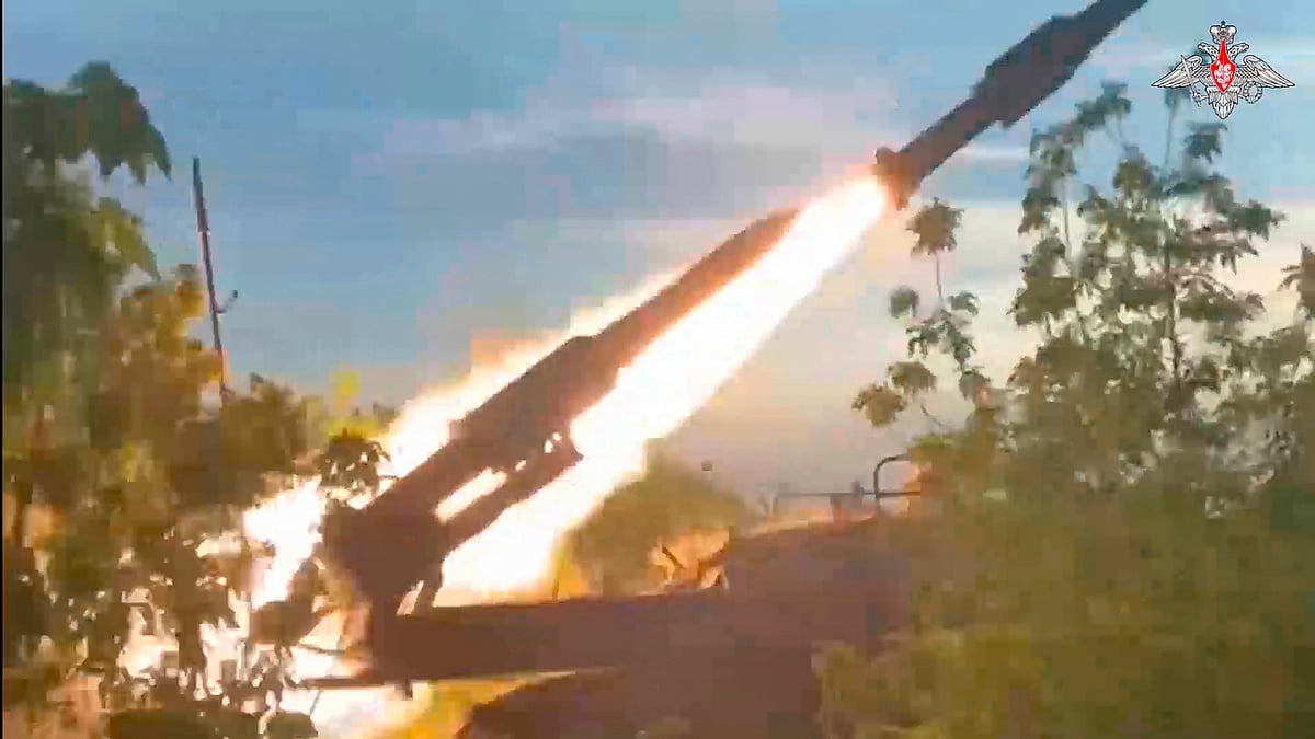 AP : Several Russian missiles were fired at Ukraine